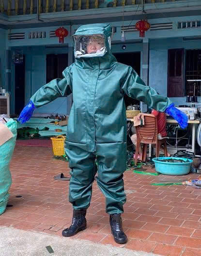 Quần áo bắt ong kèm quạt điều hòa